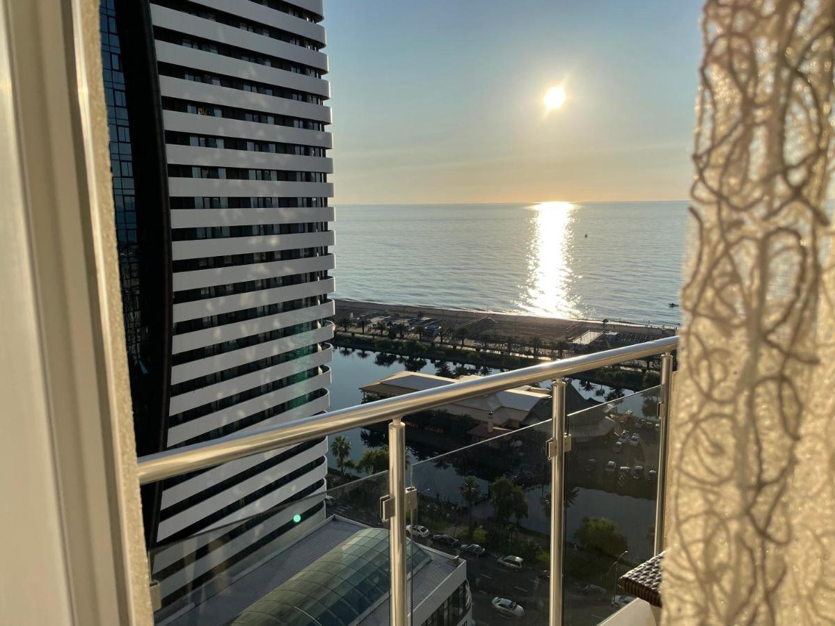 Roini Apartment Batumi Exteriör bild