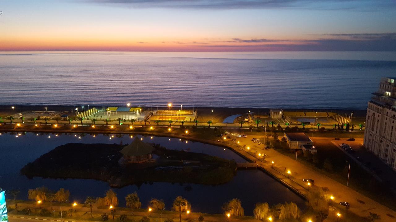 Roini Apartment Batumi Exteriör bild