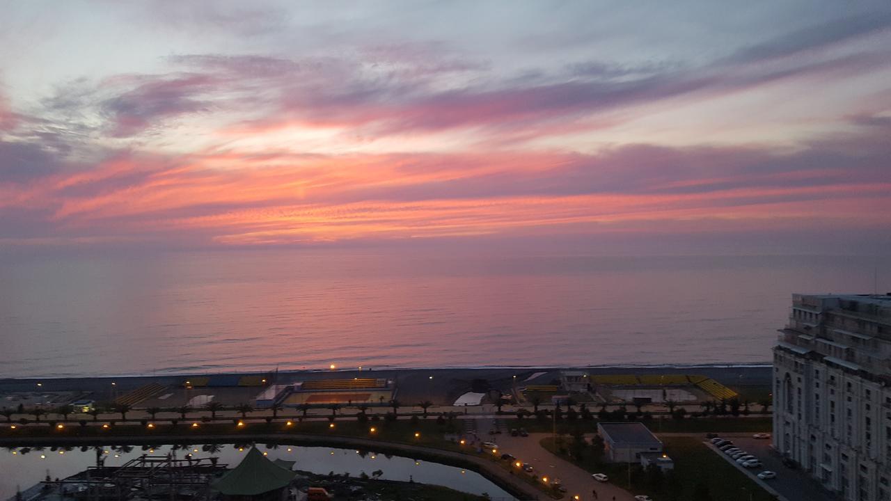 Roini Apartment Batumi Exteriör bild