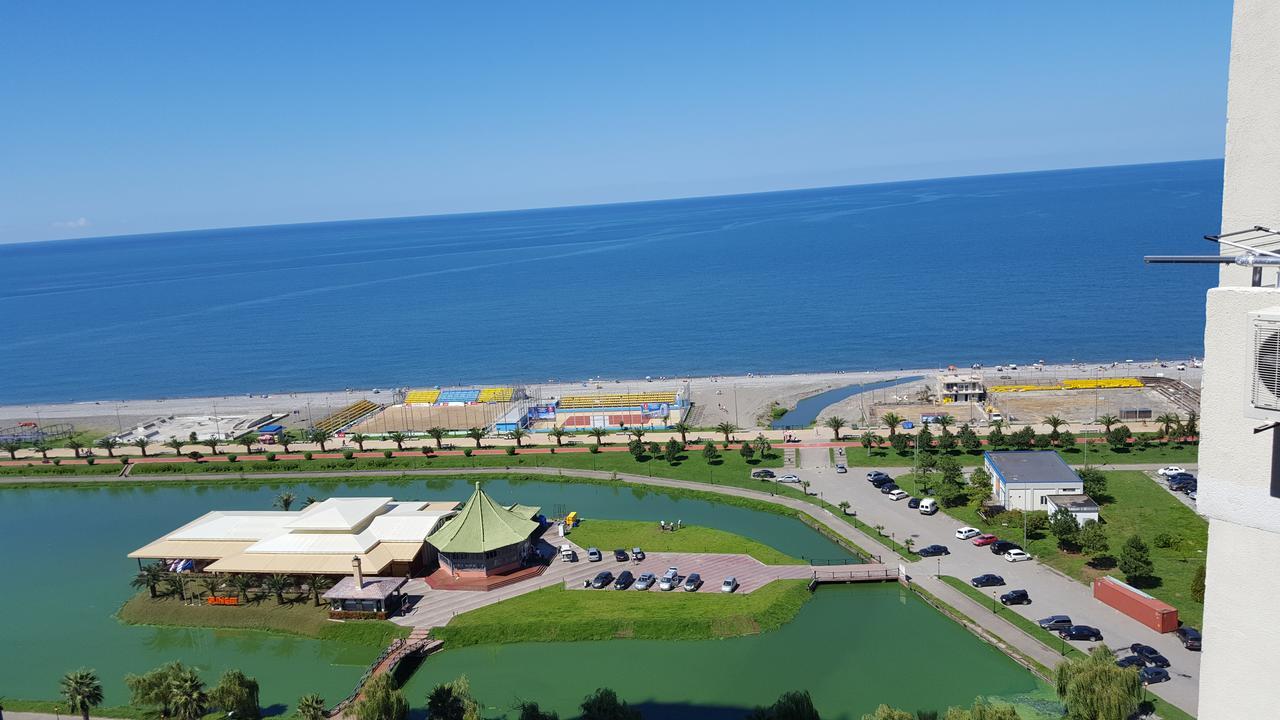 Roini Apartment Batumi Exteriör bild