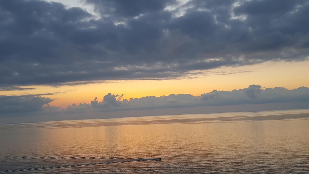 Roini Apartment Batumi Exteriör bild