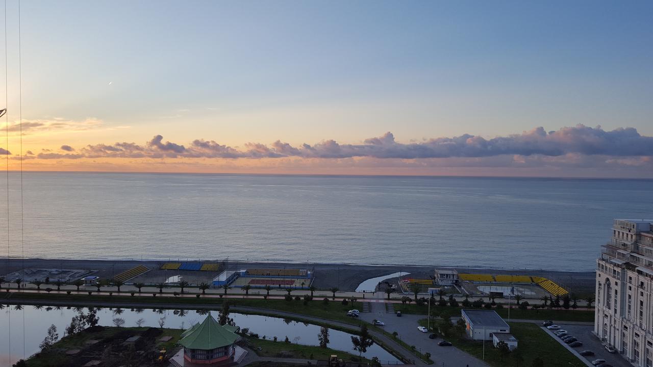 Roini Apartment Batumi Exteriör bild