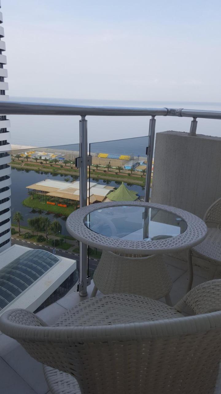 Roini Apartment Batumi Exteriör bild