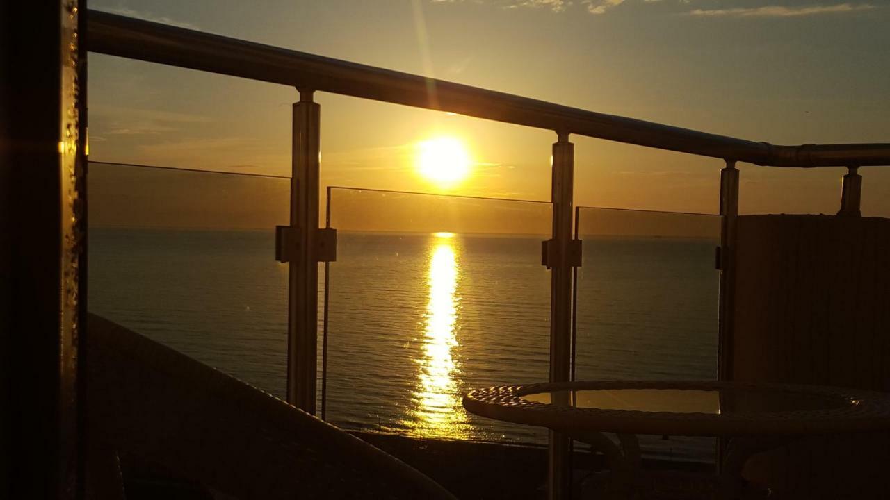 Roini Apartment Batumi Exteriör bild
